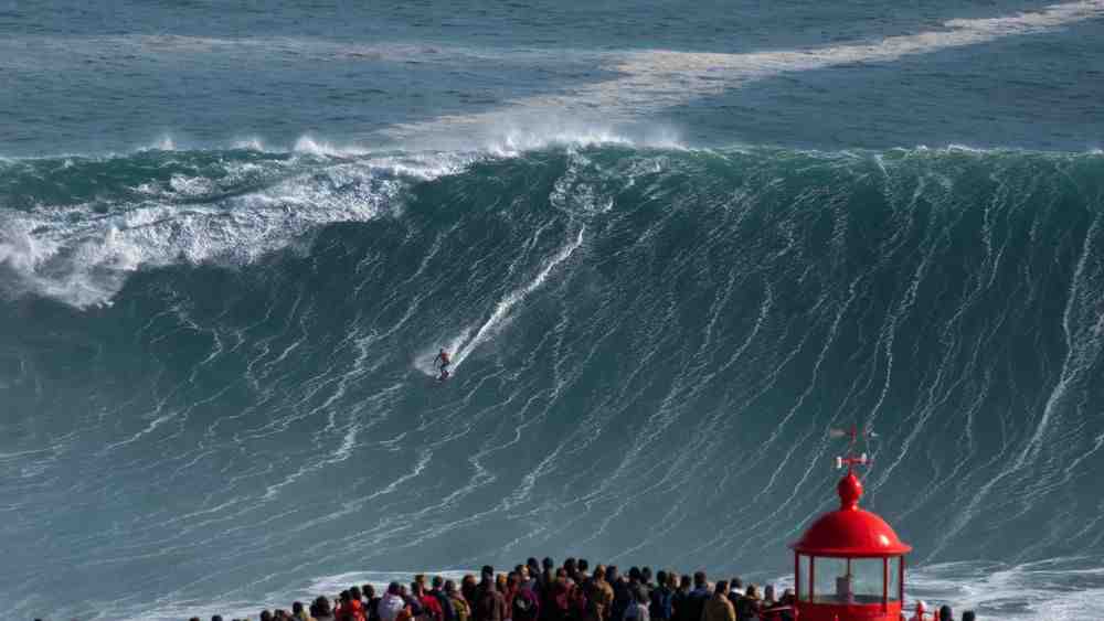 Où surfer au Portugal en août ?