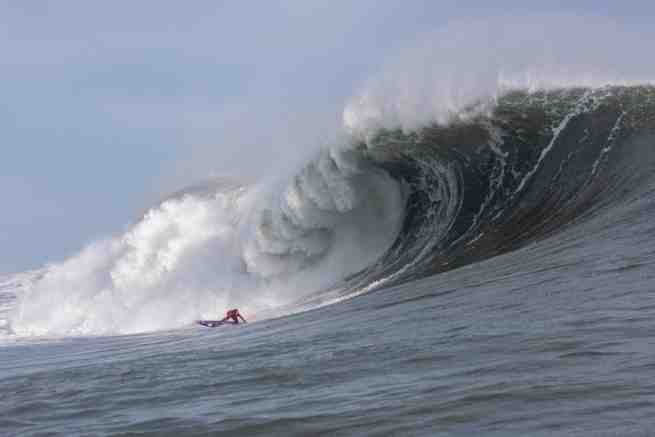 Pourquoi les vagues sont si hautes à Nazaré ?